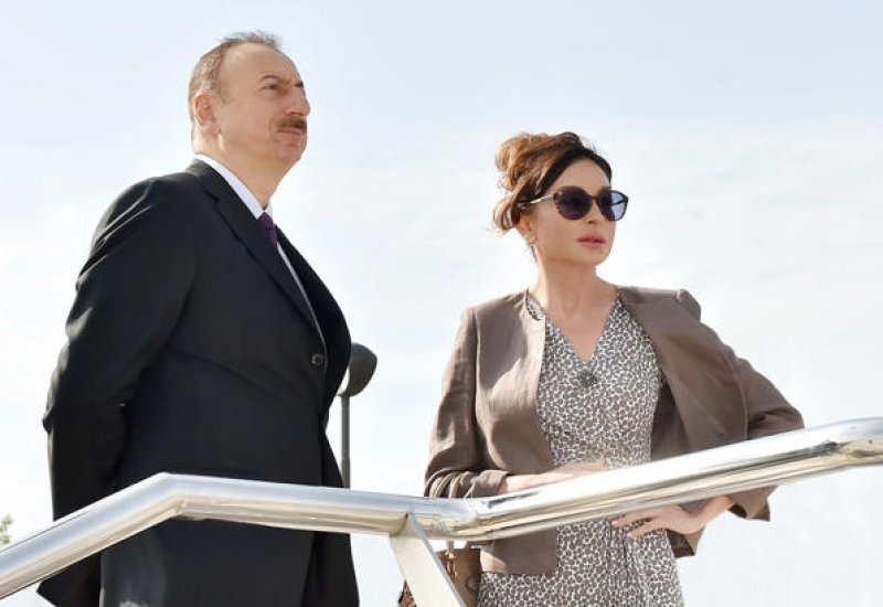 President Ilham Aliyev and First Lady Mehriban Aliyeva watching parade dedicated to 80th anniversary of Victory in Chinese People's War of Resistance against Japanese Aggression and World War II (PHOTO/VIDEO)