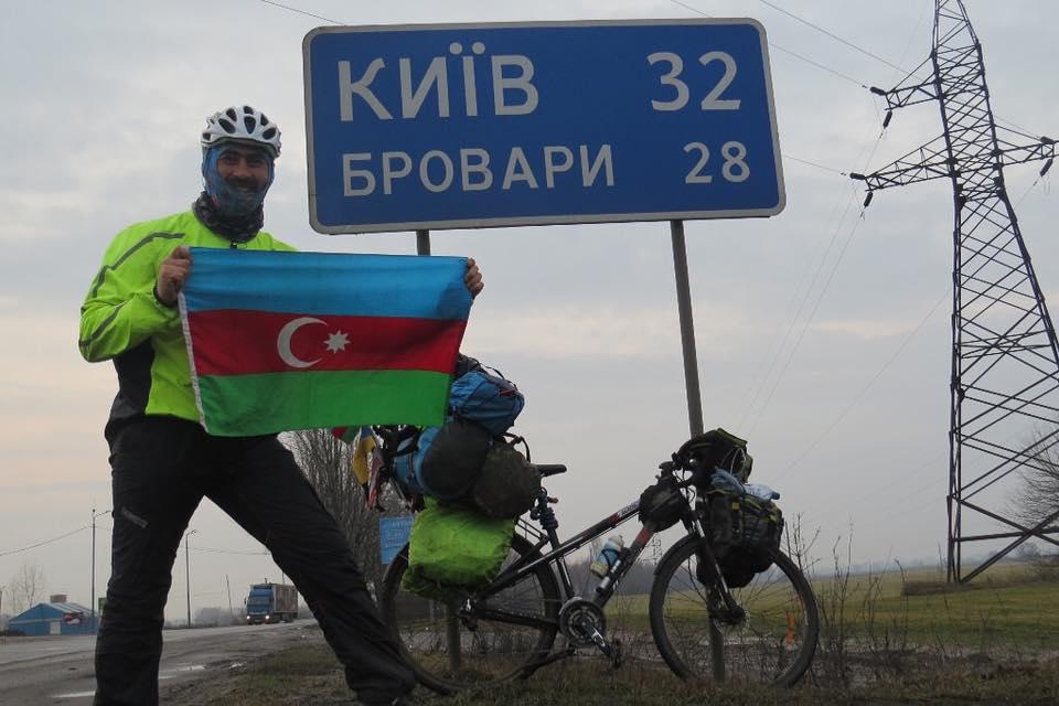 Невероятно! Рамиль Зиядов с флагом Азербайджана проехал на велосипеде 60000 км! (ВИДЕО, ФОТО)