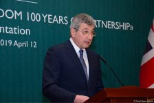 В Баку презентована книга о 100-летии сотрудничества Азербайджана и Великобритании (ФОТО)