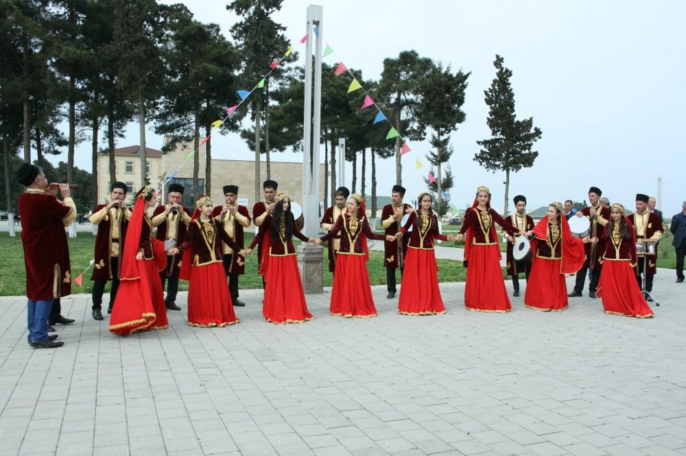 Азербайджанское искусство из гвоздей и нитей (ФОТО)