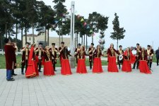 Азербайджанское искусство из гвоздей и нитей (ФОТО)