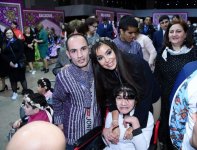 Вице-президент Фонда Гейдара Алиева Лейла Алиева ознакомилась с выставкой детей и молодежи с ограниченными возможностями здоровья, обитателей социальных учреждений (ФОТО)