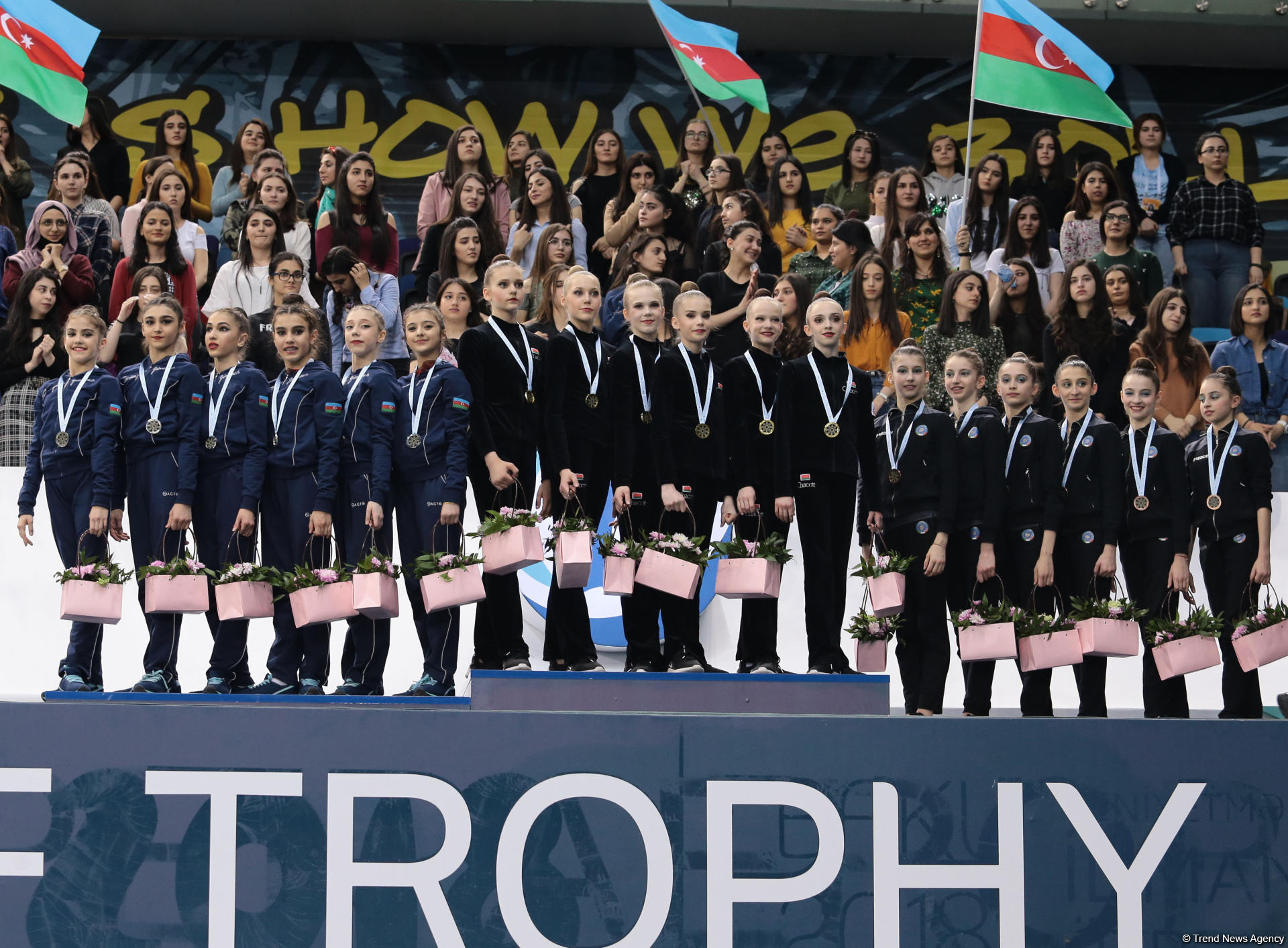 У Азербайджана «золото» и «серебро»: в Баку награждены победители AGF Junior Trophy среди команд в групповых упражнениях с пятью обручами и пятью лентами (ФОТО)