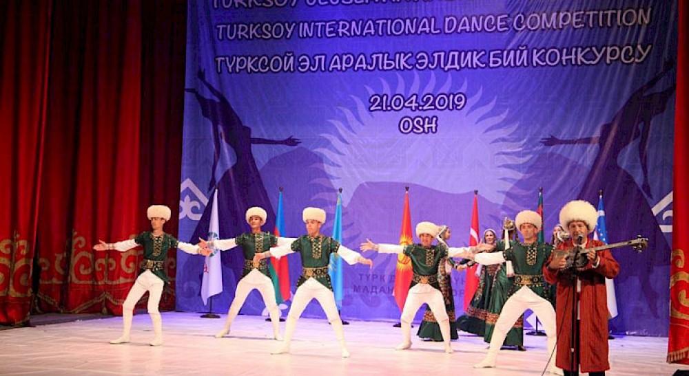 Танцевальный коллектив Азербайджана признан лучшим ТЮРКСОЙ (ФОТО)
