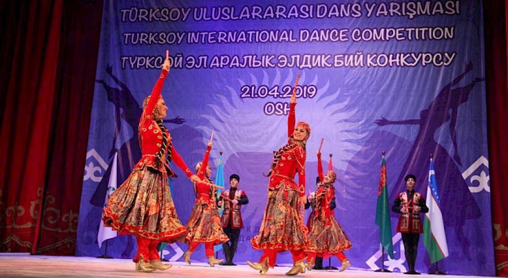 Танцевальный коллектив Азербайджана признан лучшим ТЮРКСОЙ (ФОТО)
