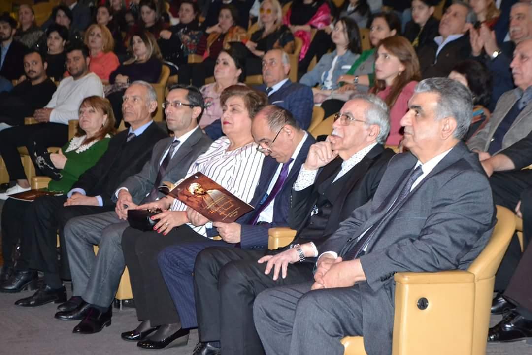 В Баку прошла церемония награждения победителей конкурса “Hüsnü-cəmal, əqli kamal” (ФОТО)