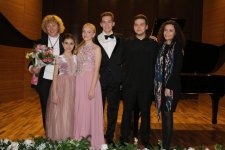 Выхожу из самолета в Баку – и чувствую себя счастливой (ФОТО)