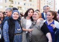 Первый вице-президент Мехрибан Алиева встретилась с вынужденными переселенцами (ФОТО) (версия 2)