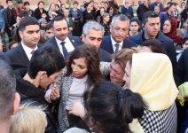 Первый вице-президент Мехрибан Алиева встретилась с вынужденными переселенцами (ФОТО) (версия 2)