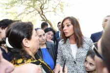 Первый вице-президент Мехрибан Алиева встретилась с вынужденными переселенцами (ФОТО) (версия 2)