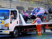 По причине аварии пилот остановил второй свободный заезд на Гран При Формулы 1 SOCAR Азербайджан (ФОТО)