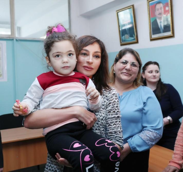 Первый вице-президент Мехрибан Алиева встретилась с вынужденными переселенцами (ФОТО) (версия 2)