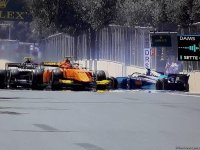 Три пилота F2 остановили гонки из-за аварии в Гран При Формулы 1 SOCAR Азербайджан (ФОТО)