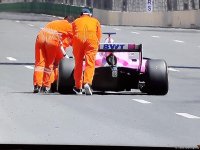 Три пилота F2 остановили гонки из-за аварии в Гран При Формулы 1 SOCAR Азербайджан (ФОТО)