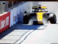 Три пилота F2 остановили гонки из-за аварии в Гран При Формулы 1 SOCAR Азербайджан (ФОТО)