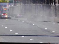 Три пилота F2 остановили гонки из-за аварии в Гран При Формулы 1 SOCAR Азербайджан (ФОТО)