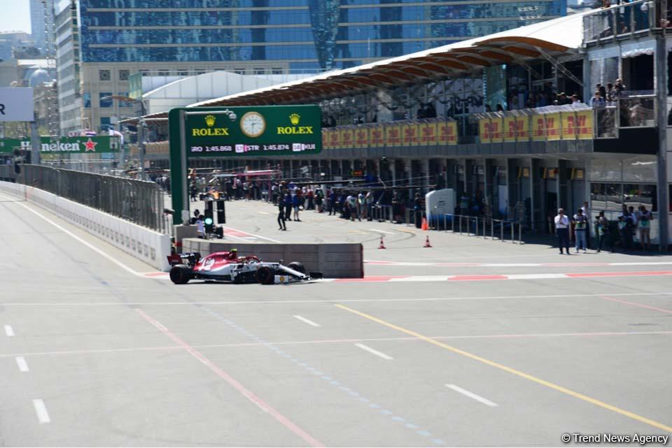 Началась квалификация болидов F1 Гран При Формулы 1 SOCAR Азербайджан (ФОТО)