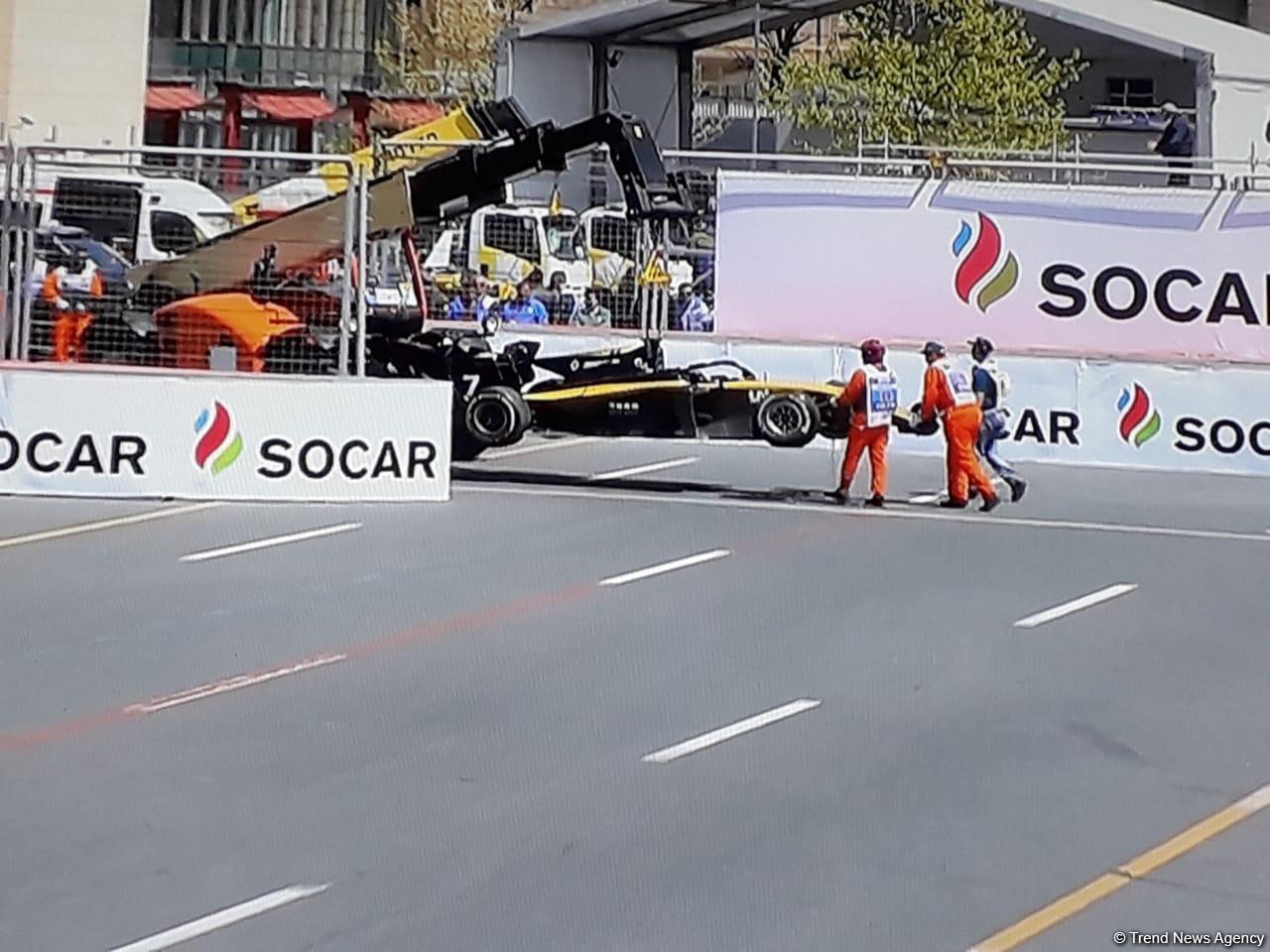 Три пилота F2 остановили гонки из-за аварии в Гран При Формулы 1 SOCAR Азербайджан (ФОТО)