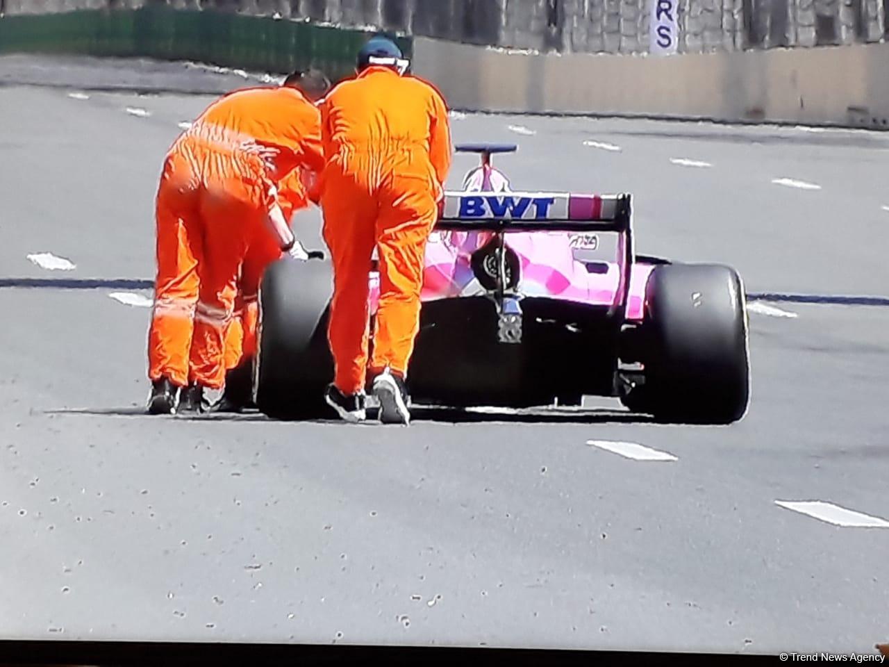 Три пилота F2 остановили гонки из-за аварии в Гран При Формулы 1 SOCAR Азербайджан (ФОТО)