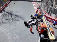 Еще одна цепная авария на гонках F2 в Баку: трое пилотов выбыли из борьбы (ФОТО)