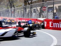 Еще одна цепная авария на гонках F2 в Баку: трое пилотов выбыли из борьбы (ФОТО)
