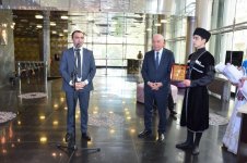 Денежными премиями награждены победители конкурса "Birpərdəli pyeslər" (ФОТО)