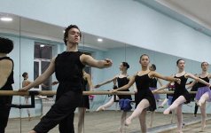 Каждый день – с кровати и на шпагат! Кремлевская звезда азербайджанского танцора (ФОТО)