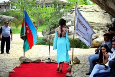 Азербайджанские воительницы и фантазии среди скал Гобустана (ФОТО)