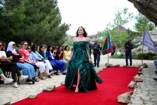 Азербайджанские воительницы и фантазии среди скал Гобустана (ФОТО)