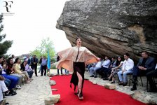 Азербайджанские воительницы и фантазии среди скал Гобустана (ФОТО)