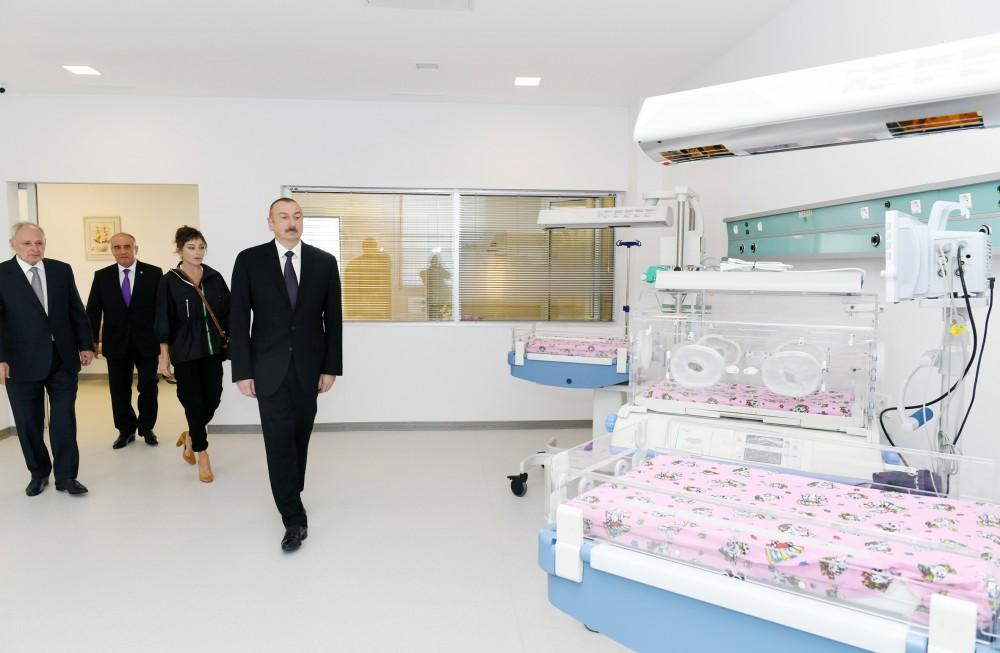 Президент Ильхам Алиев и Первая леди Мехрибан Алиева приняли участие в открытии Гобустанской районной центральной больницы (ФОТО) (версия 2)