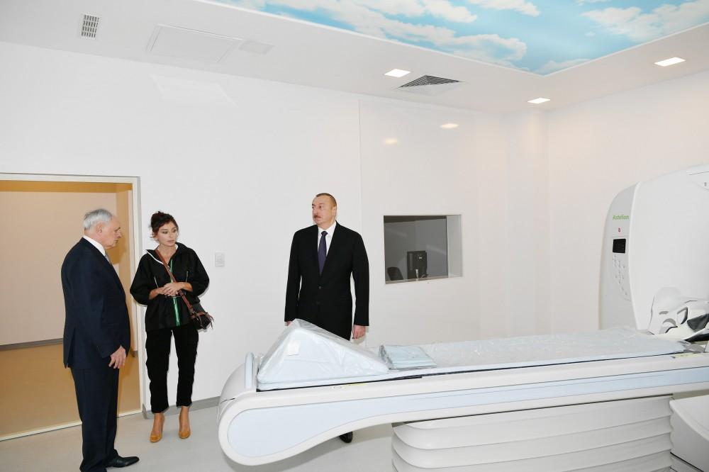 Президент Ильхам Алиев и Первая леди Мехрибан Алиева приняли участие в открытии Гобустанской районной центральной больницы (ФОТО) (версия 2)