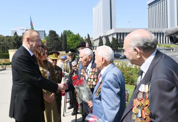 President Ilham Aliyev, First Lady Mehriban Aliyeva attend ceremony to mark May 9 - Victory Day in Baku (PHOTO)