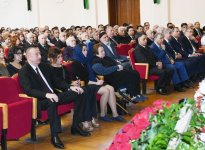 Президент Ильхам Алиев и Первая леди Мехрибан Алиева приняли участие в церемонии прощания с выдающимся композитором Арифом Меликовым (ФОТО) (версия 3)