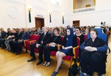 Президент Ильхам Алиев и Первая леди Мехрибан Алиева приняли участие в церемонии прощания с выдающимся композитором Арифом Меликовым (ФОТО) (версия 3)