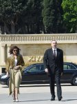 Президент Ильхам Алиев и Первая леди Мехрибан Алиева приняли участие в торжественной церемонии по случаю 74-й годовщины Победы над фашизмом (ФОТО)