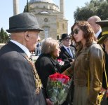 Президент Ильхам Алиев и Первая леди Мехрибан Алиева приняли участие в торжественной церемонии по случаю 74-й годовщины Победы над фашизмом (ФОТО)