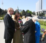 Президент Ильхам Алиев и Первая леди Мехрибан Алиева приняли участие в торжественной церемонии по случаю 74-й годовщины Победы над фашизмом (ФОТО)
