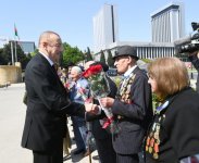 Президент Ильхам Алиев и Первая леди Мехрибан Алиева приняли участие в торжественной церемонии по случаю 74-й годовщины Победы над фашизмом (ФОТО)