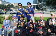 Азербайджанская общественность отмечает 74-ю годовщину Победы над фашизмом (ФОТО)