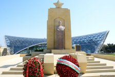 Азербайджанская общественность отмечает 74-ю годовщину Победы над фашизмом (ФОТО)
