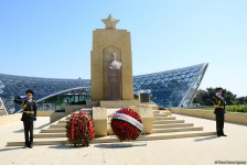 Азербайджанская общественность отмечает 74-ю годовщину Победы над фашизмом (ФОТО)