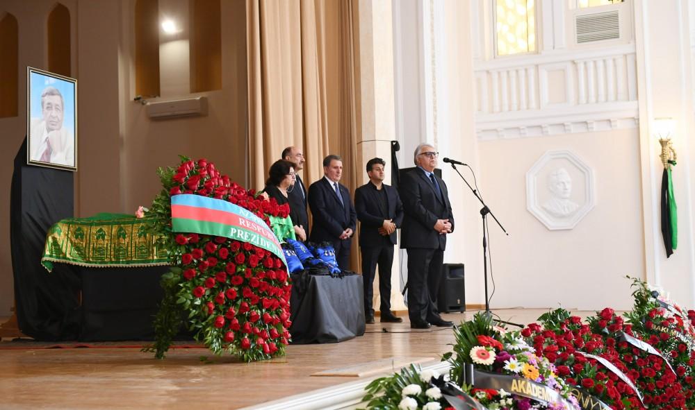 Президент Ильхам Алиев и Первая леди Мехрибан Алиева приняли участие в церемонии прощания с выдающимся композитором Арифом Меликовым (ФОТО) (версия 3)