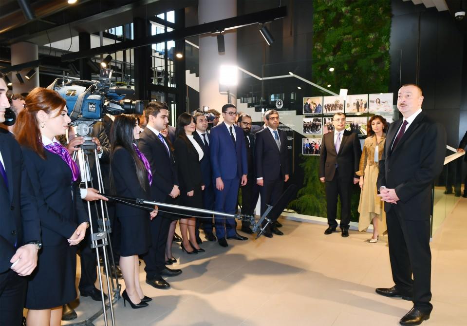 Президент Ильхам Алиев и Первая леди Мехрибан Алиева приняли участие в открытии здания Агентства DOST и центра DOST (ФОТО) (версия 2)