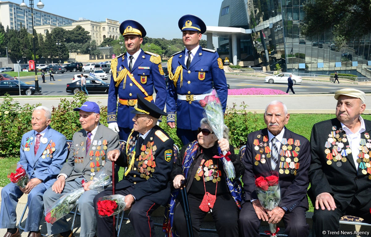Азербайджанская общественность отмечает 74-ю годовщину Победы над фашизмом (ФОТО)