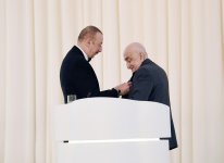 Президент Ильхам Алиев и Первая леди Мехрибан Алиева приняли участие в торжественной церемонии, посвященной 96-летию Гейдара Алиева и 15-летию Фонда Гейдара Алиева (ФОТО)