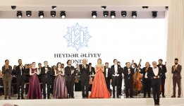 Президент Ильхам Алиев и Первая леди Мехрибан Алиева приняли участие в торжественной церемонии, посвященной 96-летию Гейдара Алиева и 15-летию Фонда Гейдара Алиева (ФОТО)