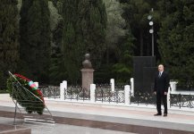 Президент Ильхам Алиев и Первая леди Мехрибан Алиева посетили могилу общенационального лидера Гейдара Алиева (ФОТО)