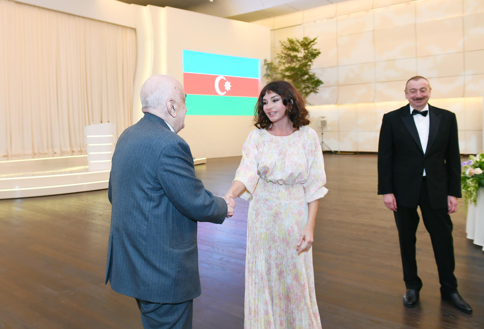 Президент Ильхам Алиев и Первая леди Мехрибан Алиева приняли участие в торжественной церемонии, посвященной 96-летию Гейдара Алиева и 15-летию Фонда Гейдара Алиева (ФОТО)