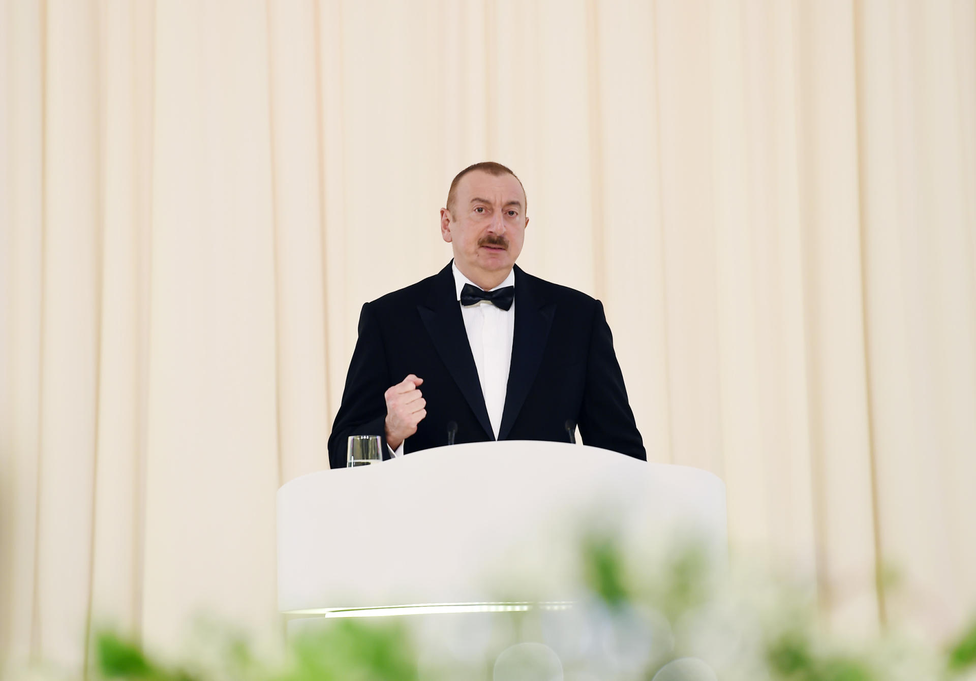 Президент Ильхам Алиев и Первая леди Мехрибан Алиева приняли участие в торжественной церемонии, посвященной 96-летию Гейдара Алиева и 15-летию Фонда Гейдара Алиева (ФОТО)